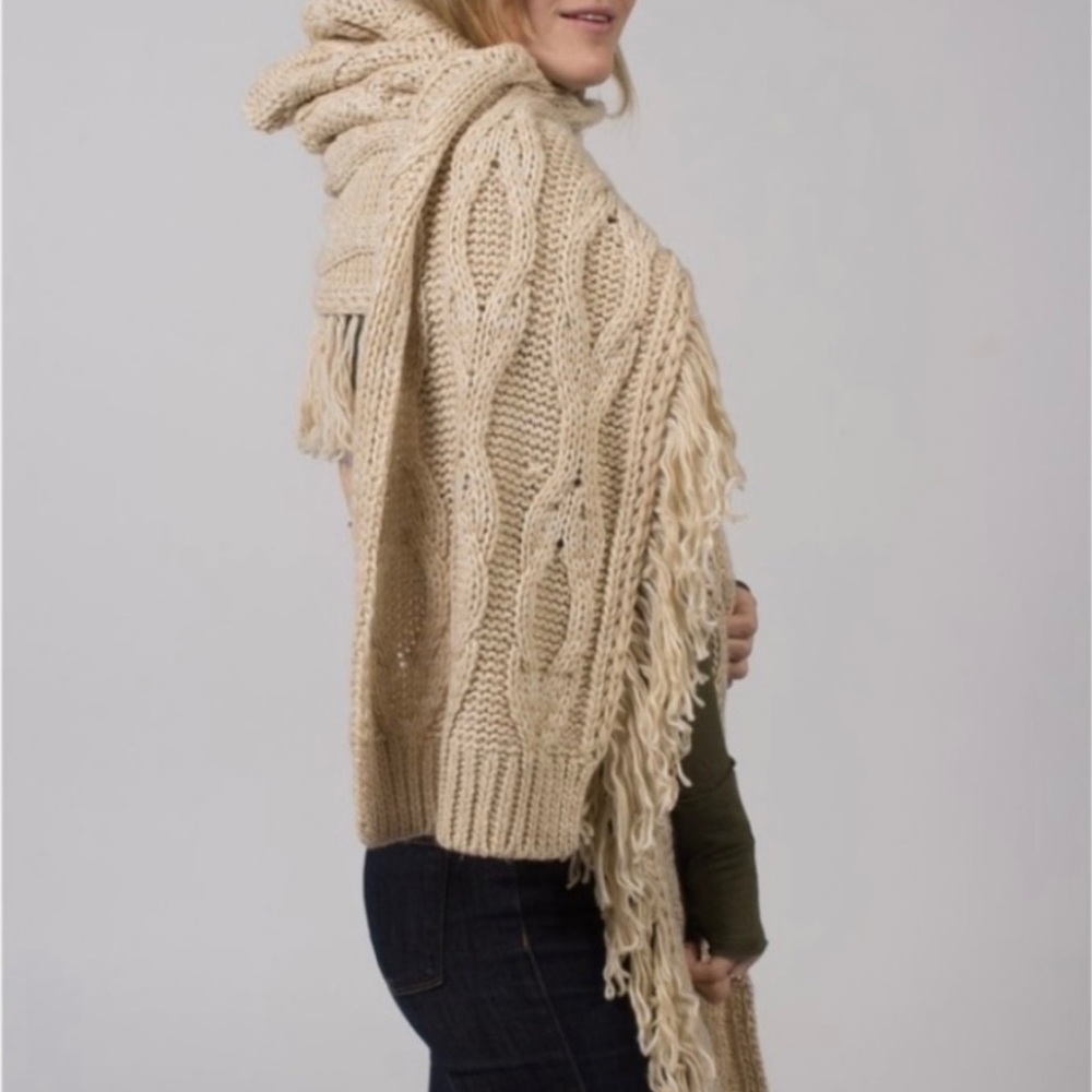 NEW Free People Oatmeal Color Cable Fringe Hooded Shrug Scarf One size Crochet